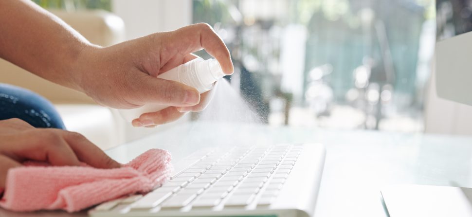 Pasos a seguir para una limpieza óptima en el lugar de trabajo